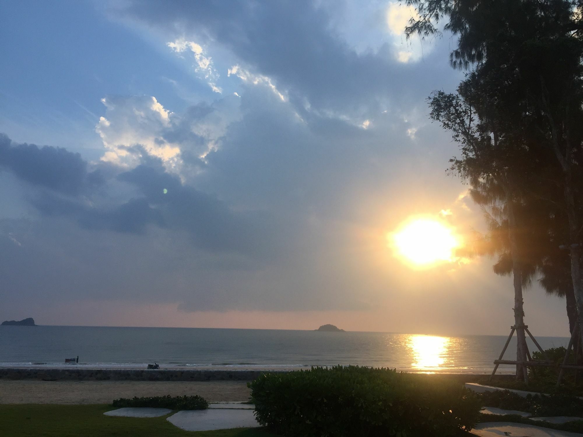Luxury Beachfront Condo Hua Hin Exterior photo